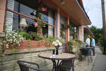 Outdoor seating at Bella Vida Garden Cafe