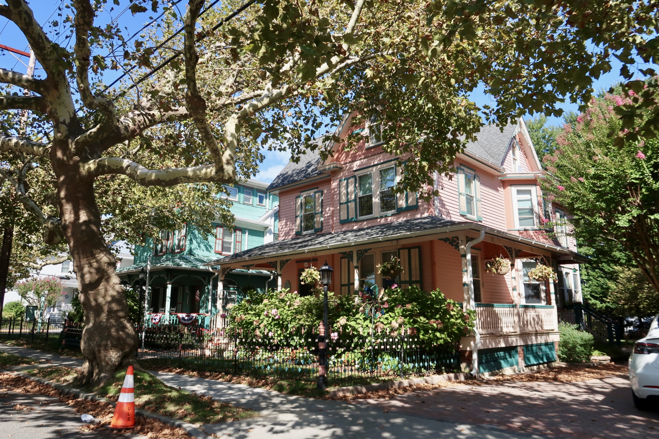 Pink house in the shade on Broadway