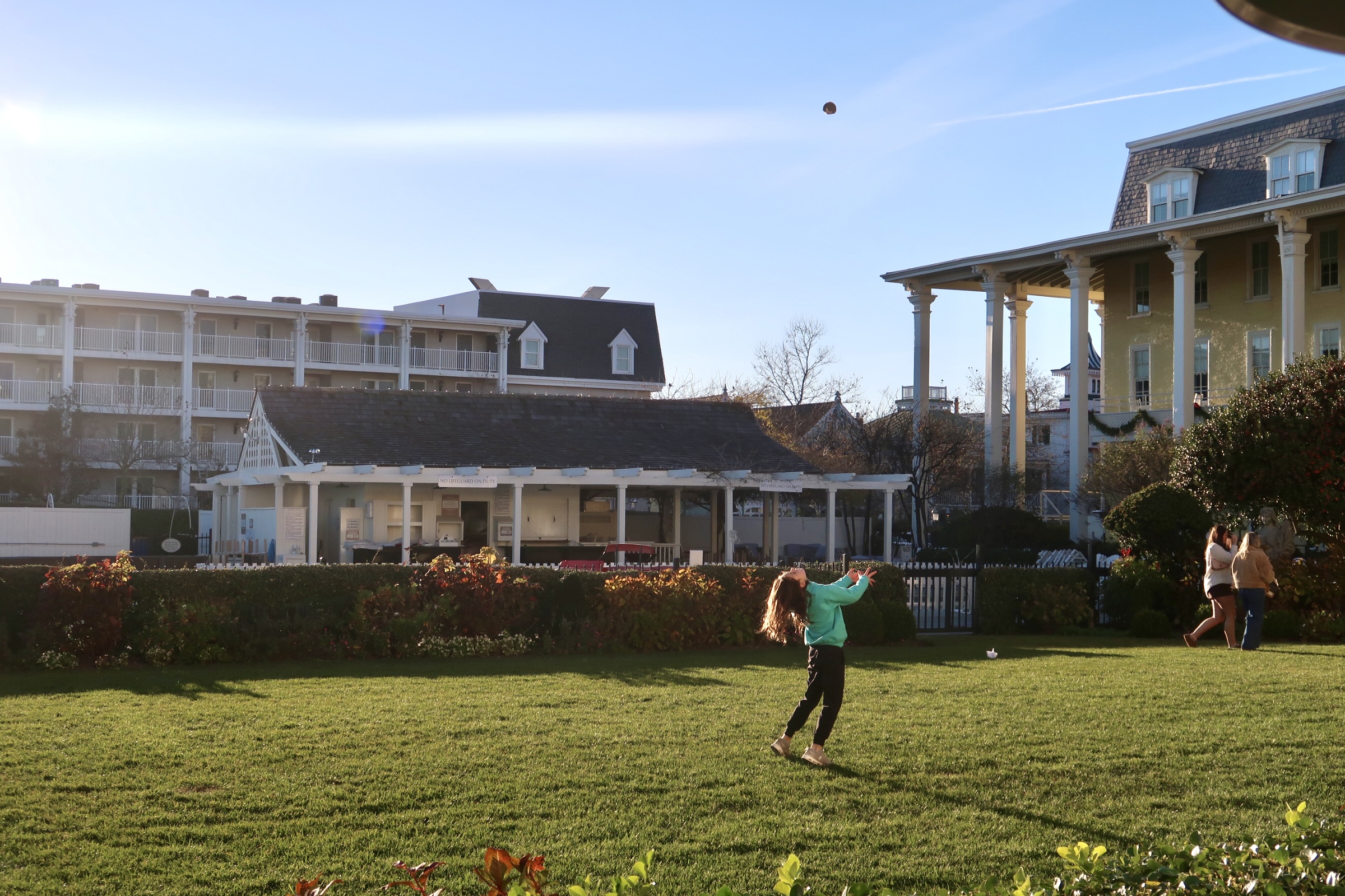 Children playing on Congress Hall's lawn