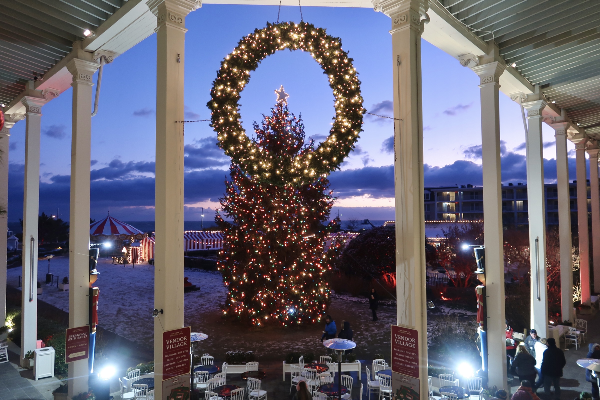 Congress Hall Christmas tree form inside perspective